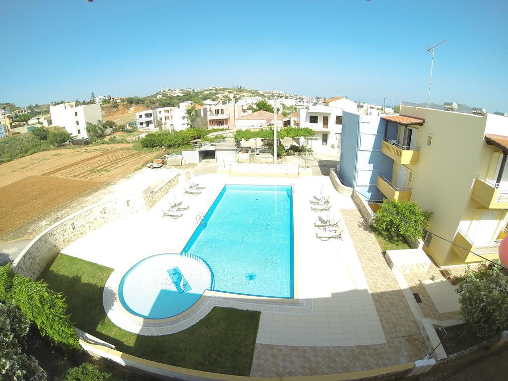 Irini Stalos Apartments Bagian luar foto