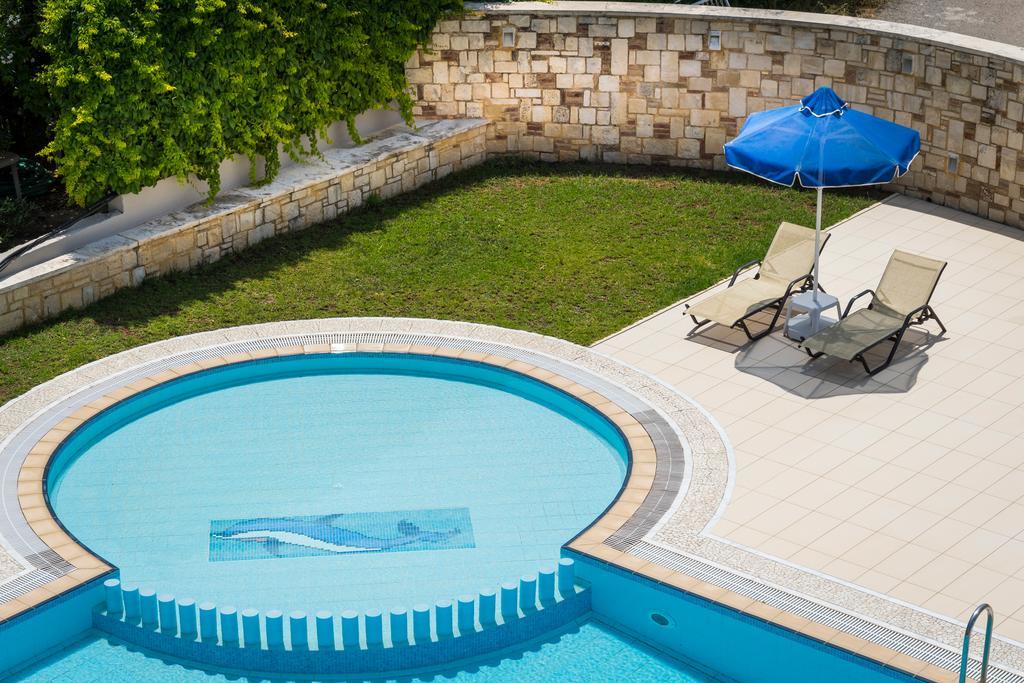 Irini Stalos Apartments Bagian luar foto