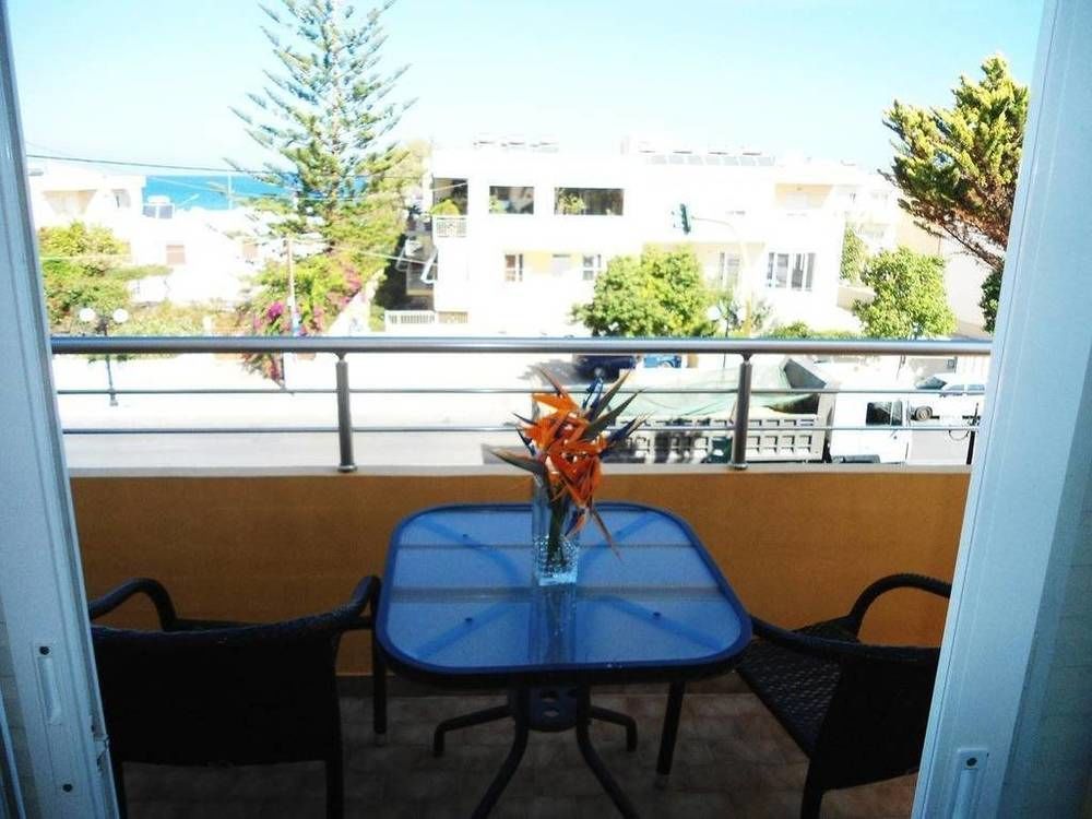 Irini Stalos Apartments Bagian luar foto