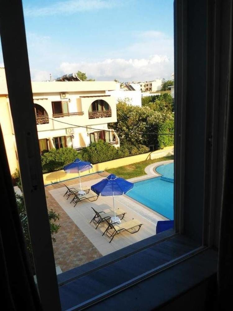 Irini Stalos Apartments Bagian luar foto