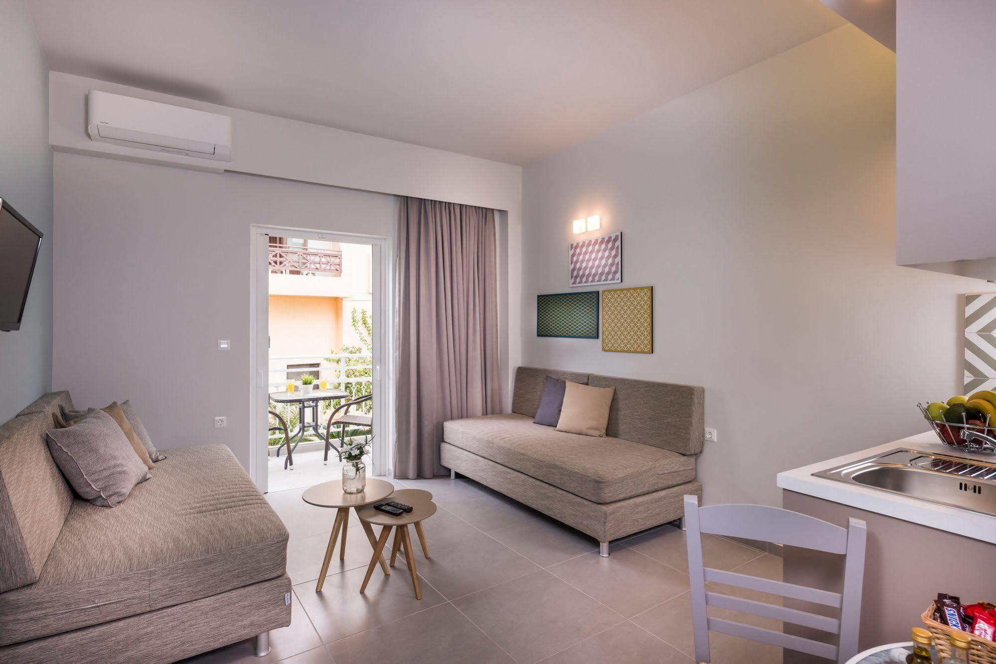 Irini Stalos Apartments Bagian luar foto